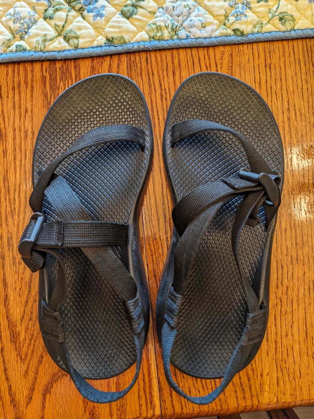 Women’s Size 10 Black Strappy Chaco Sandals